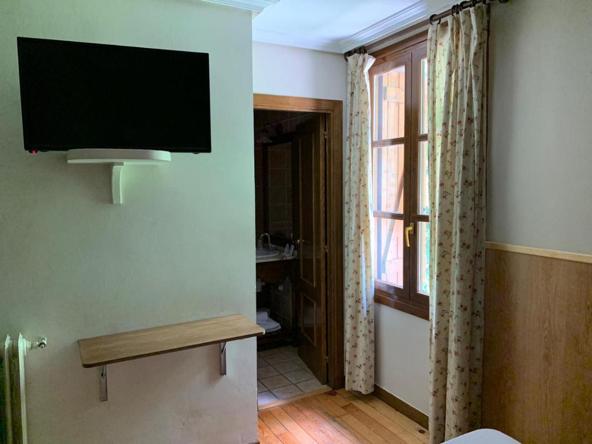 Hotel Charle Jaca Buitenkant foto